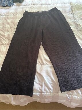 Textured capri pant